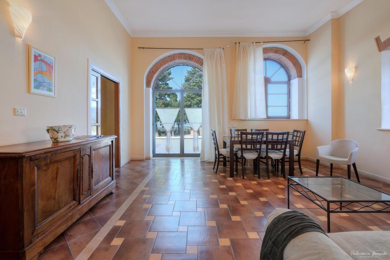 Agriturismo Tenuta Pakravan Papi Riparbella Esterno foto